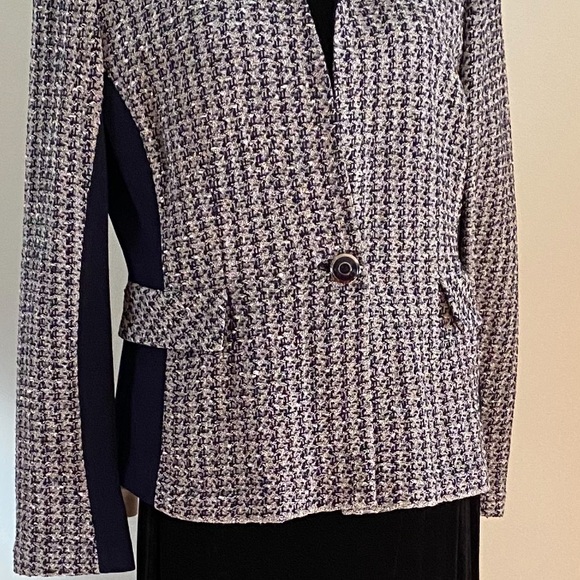 St. John Navy and White Patterned Blazer Like New! - Picture 2 of 14